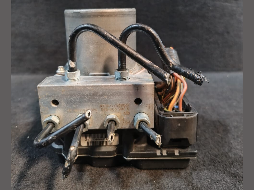 BMW X1 E84 ANTI LOCK BREAKING SYSTEM (ABS)  HYDRAULIC UNIT MODULE -  6860214