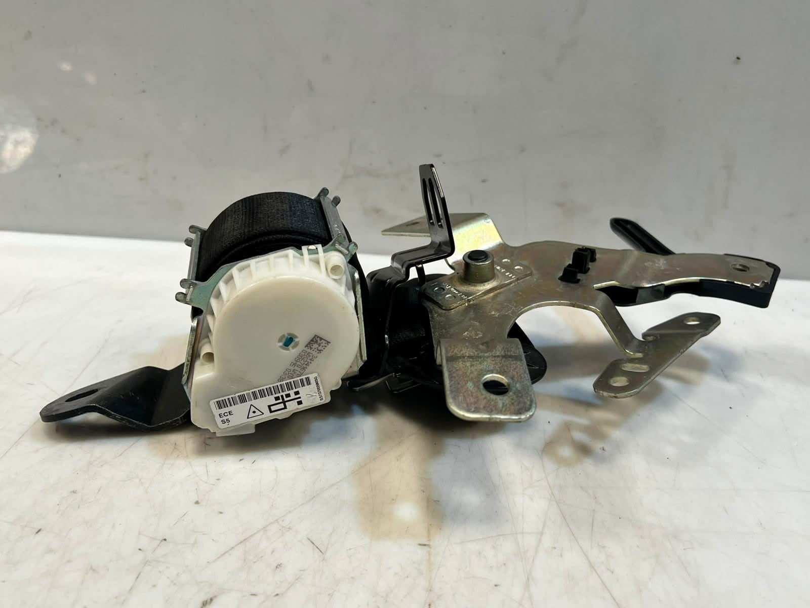 2015-2019 BMW X1 F48 and X1 E84 Rear Middle Seat Belt 34141670 OEM