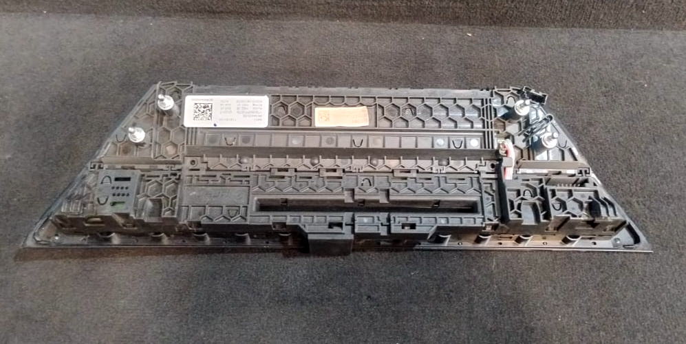 BMW G30 G31 G32 CLIMATE CONTROL & RADIO AUDIO SWITCH PANEL P/N  6834435