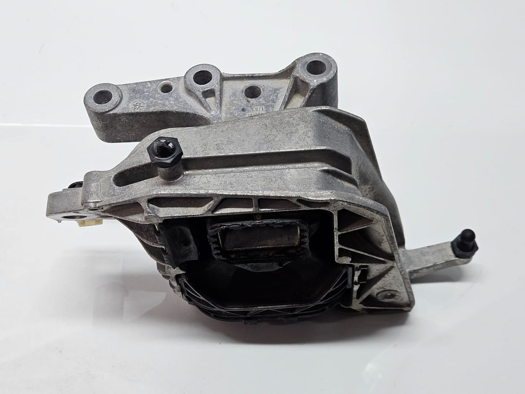 9423376-2024 BMW X1 U11 B38N Engine Mount Right Side OEM