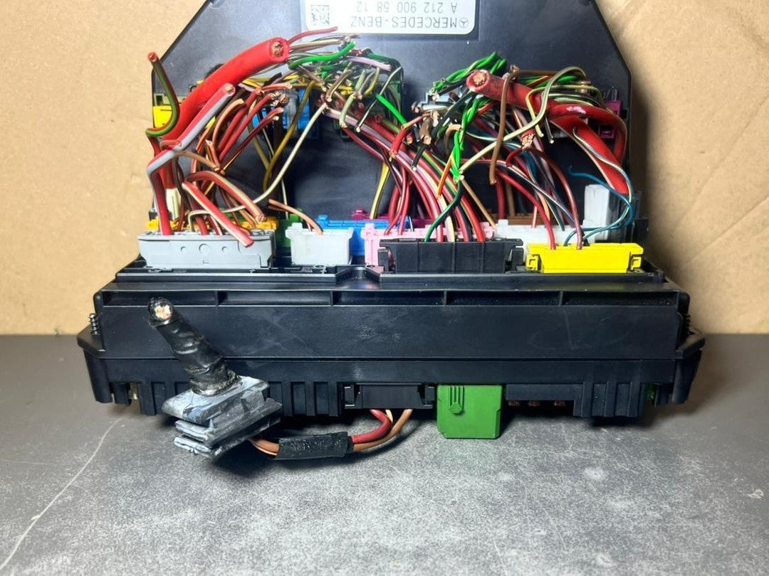 10-16 Mercedes-Benz W212 W204 Front SAM Module Relay Fuse Box A212 9005812 OEM