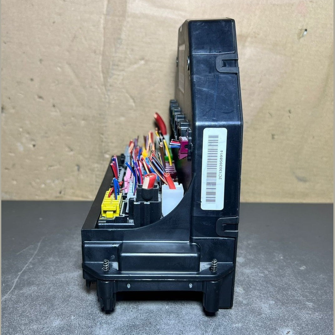 10-16 Mercedes-Benz W212 W204 Front SAM Module Relay Fuse Box A212 9005622 OEM