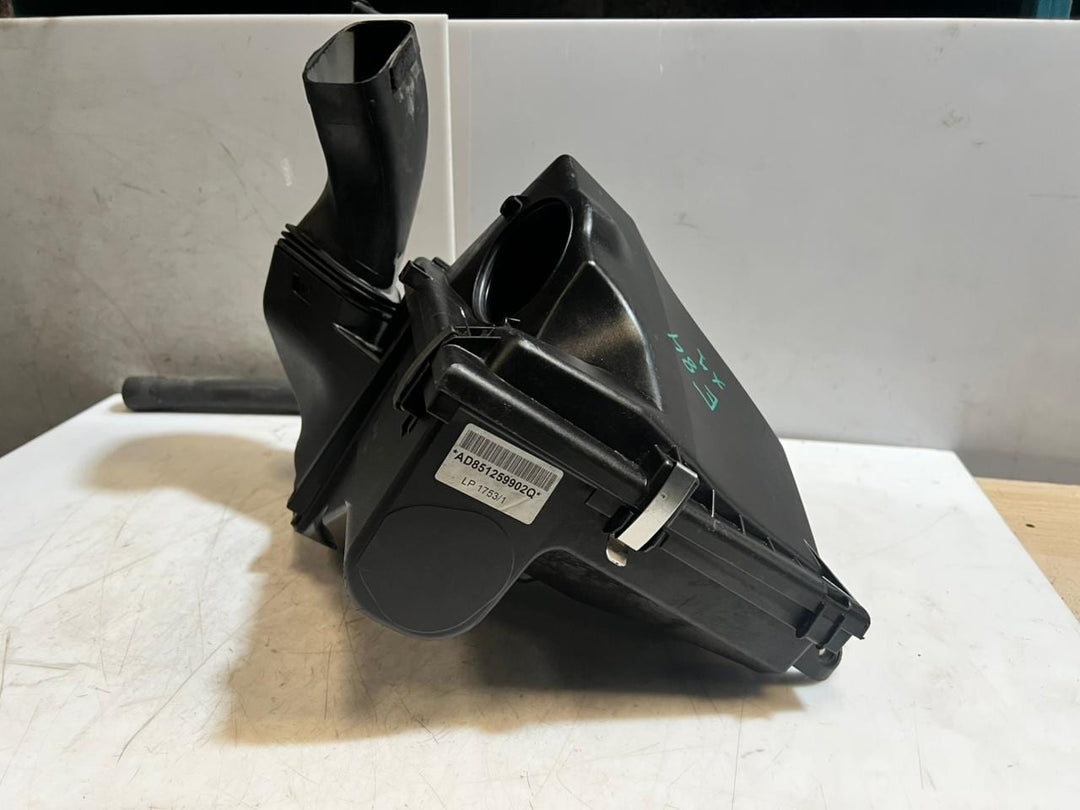 2011 BMW E90, E91, E92, E93 X1 E84 130KW DIESEL Air Filter Housing 8512599 OEM