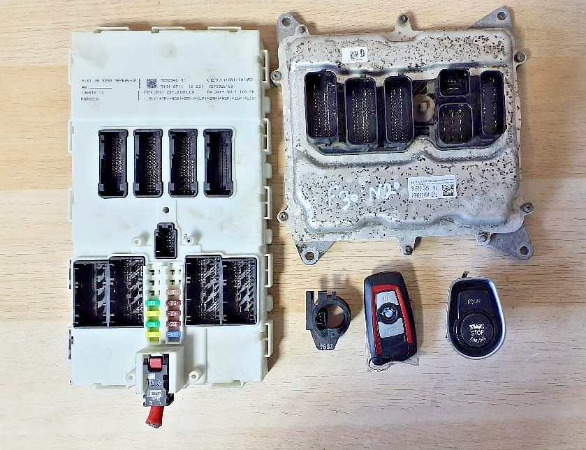 BMW F30 320i N20 ECU DME Kit FEM CAS Key OEM 8606306 Engine Control Unit