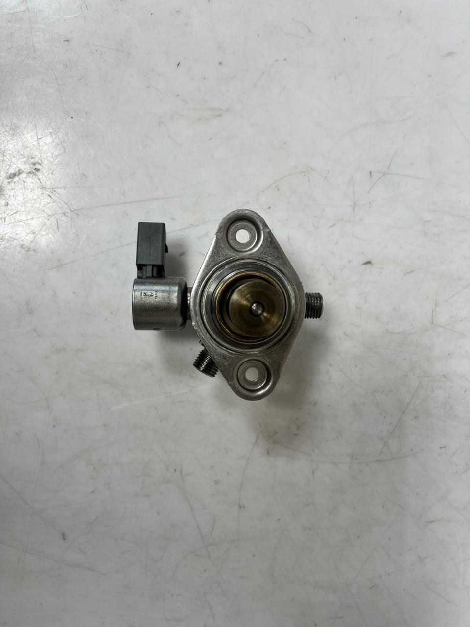 2014-18 BMW X5 550i 650i 750i 750Li X6 4.4L High Pressure Fuel Pump 7595339 OEM