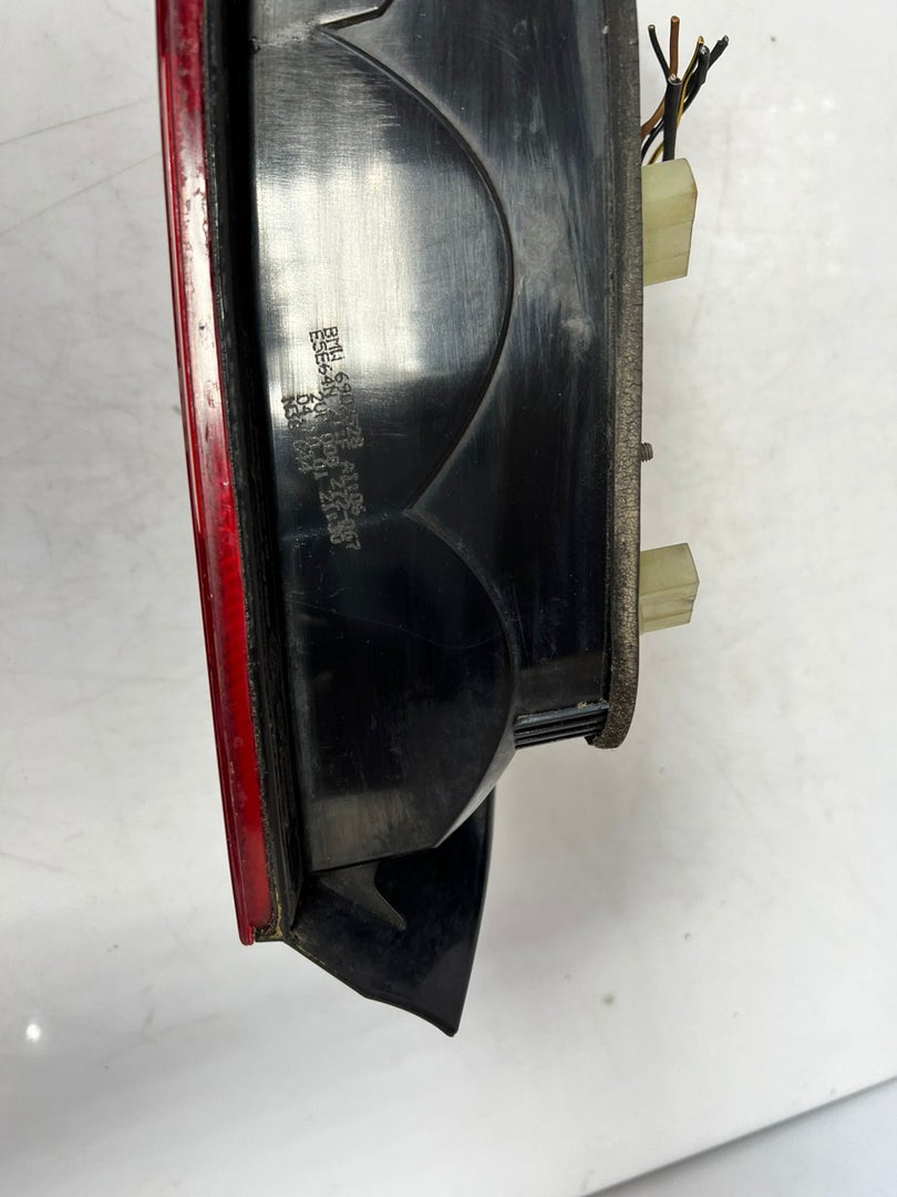 2001 BMW 530i 5 Series E39 sedan RIGHT SIDE Tail Light Assembly 6902528 OEM