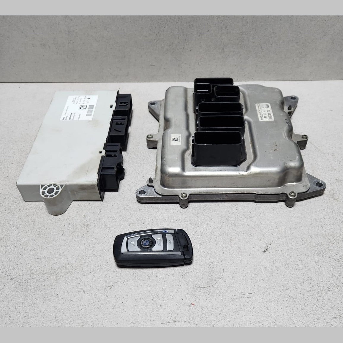 2014 BMW 320i 2014 F30 N20 Engine Control Unit DME ECU Set 8626172 OEM