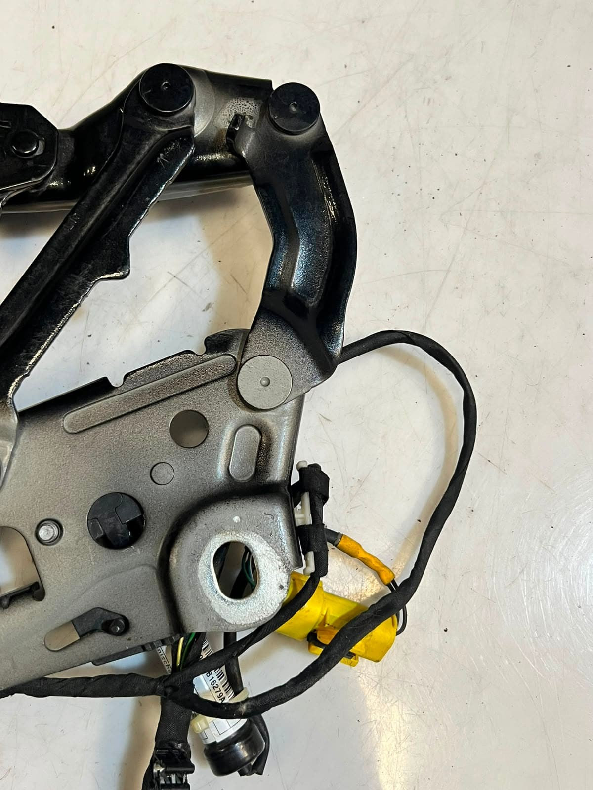 2018 BMW 7 5 Series G30 G31 ENGINE BONNET Hood Hinge PASSENGER SIDE 7347407 OEM