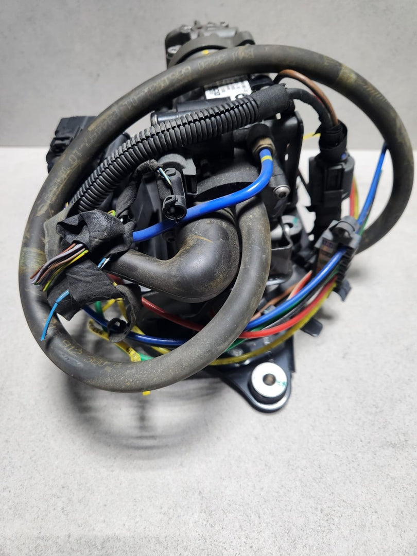 2015-2022 BMW 740i Air Suspension Compressor 6861882 7 Series G11 G12