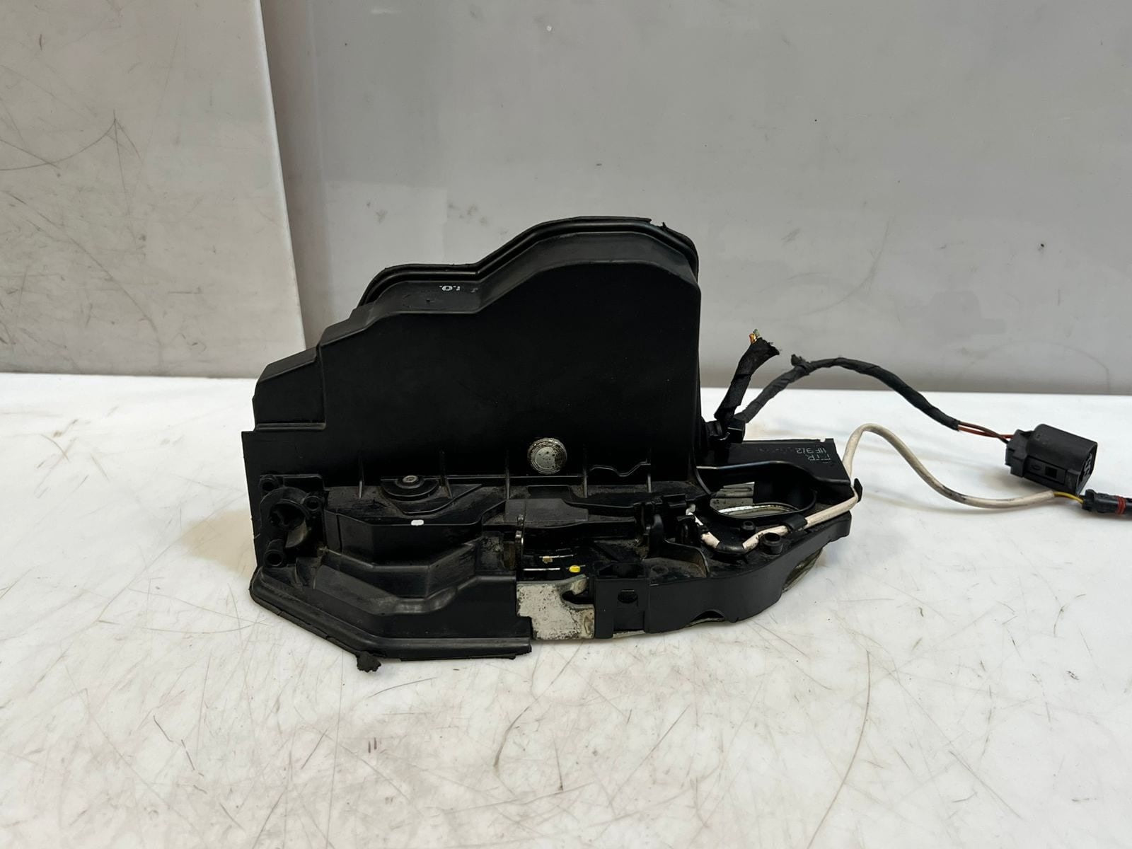 2010-2015 BMW 740i F01 F02 F03 F04 F10 F11 Door Lock Latch Front Right 7185690
