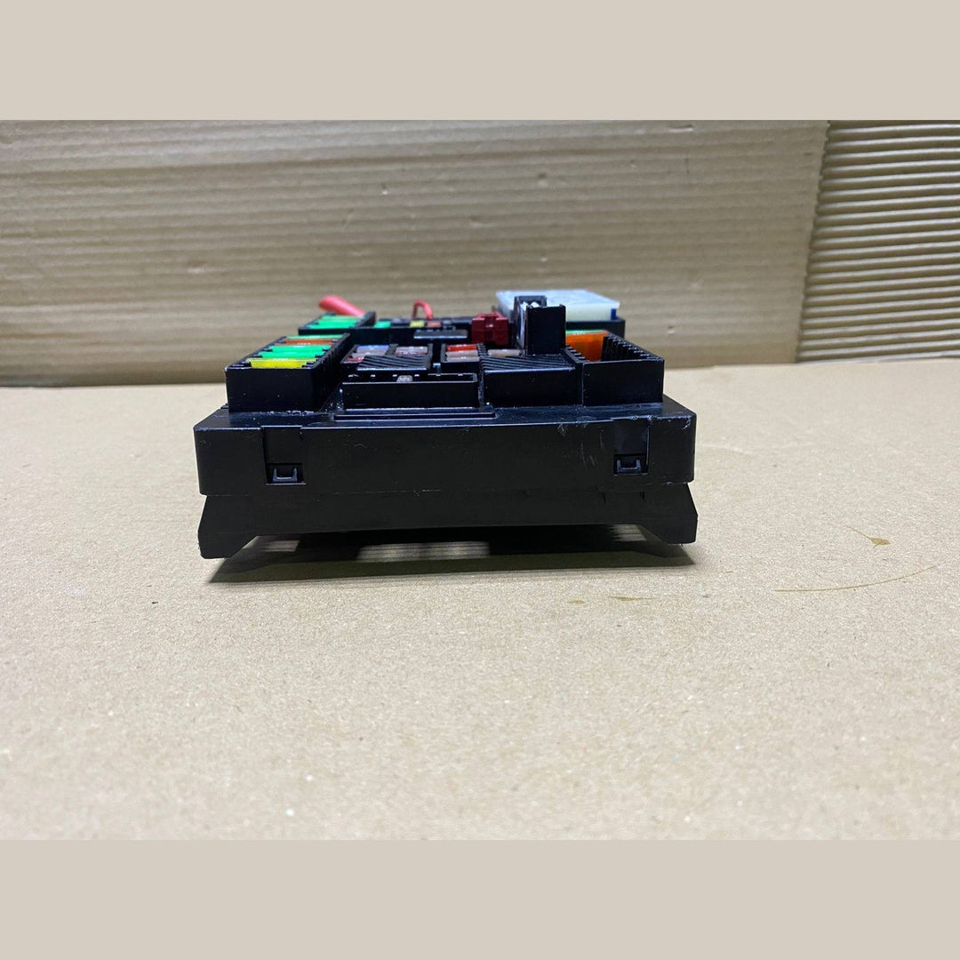 2018-2022 BMW 330i Fuse Box 8715718  330i G20 