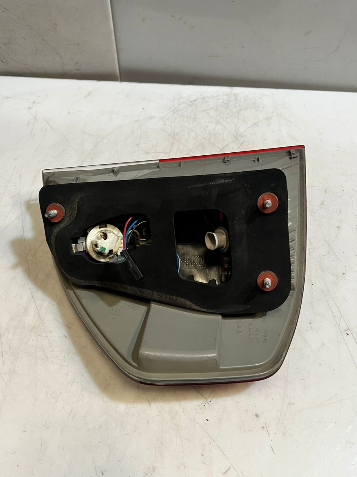 2006-2010 BMW X3 E83 RIGHT SIDE REAR Tail Light 7162210 OEM ECE