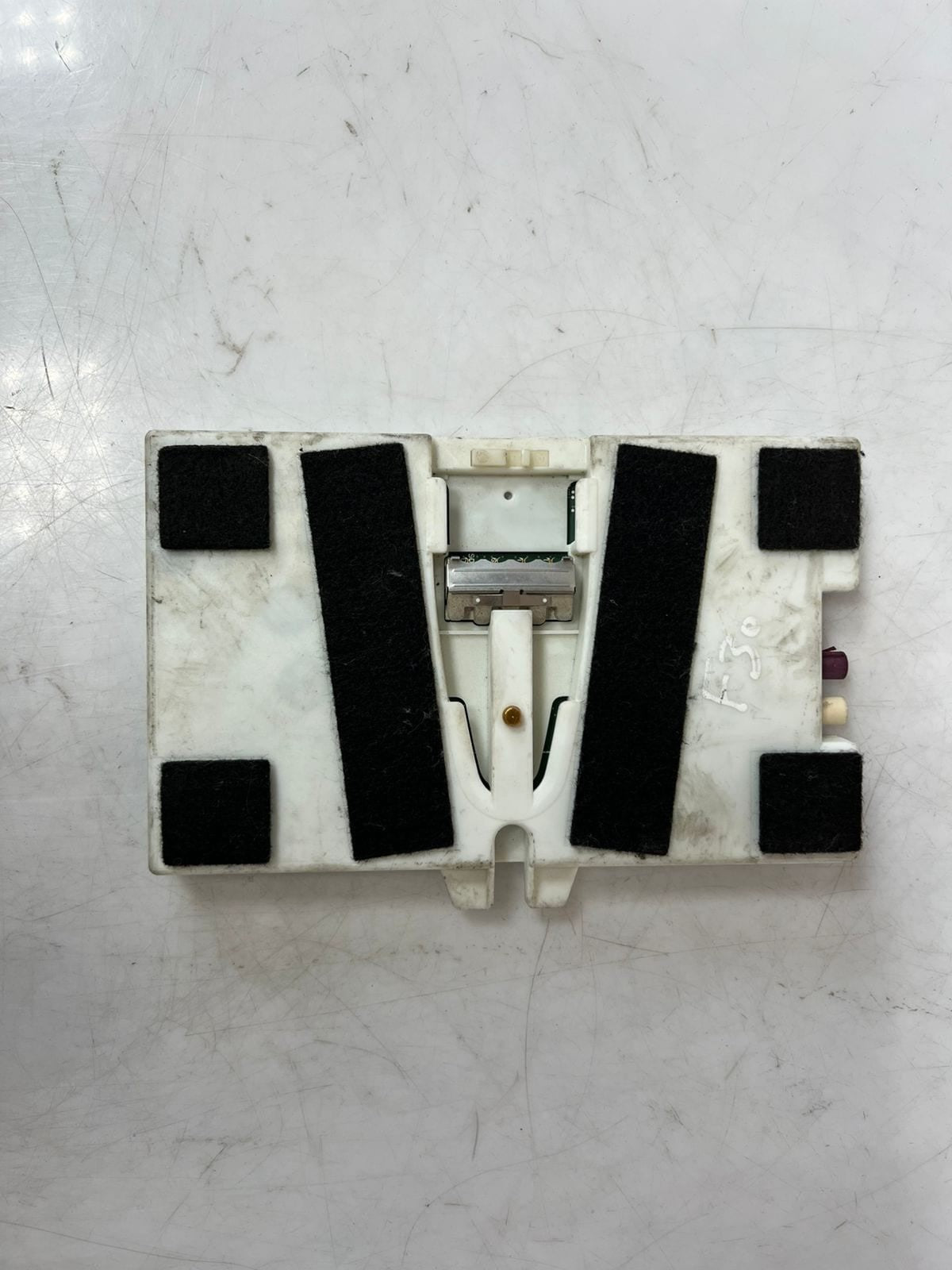 BMW 7 Series G11 G12 Telematics Communication Antenna Control Module 2447507 OEM