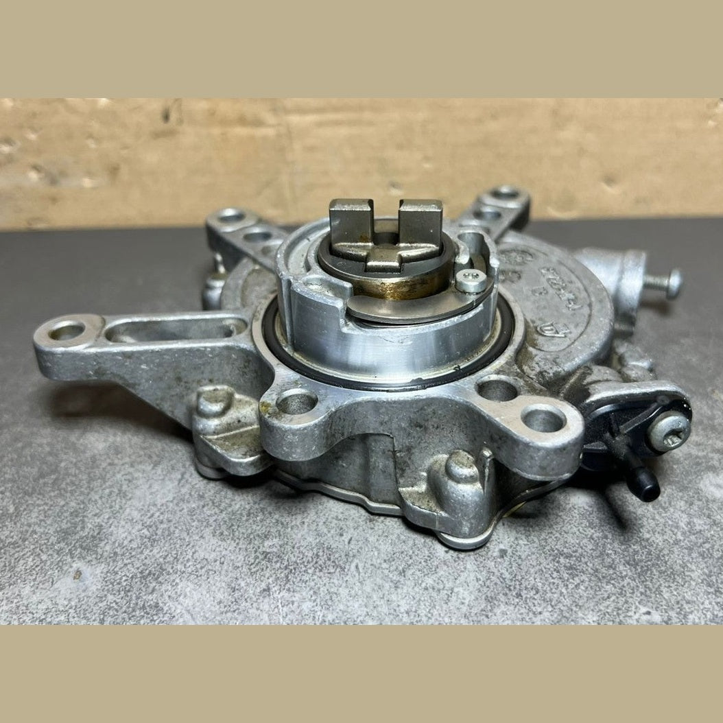 2012 Mercedes-Benz W207 E-Class OM276 Cylinder Head Vacuum Pump A276 2300065 OEM