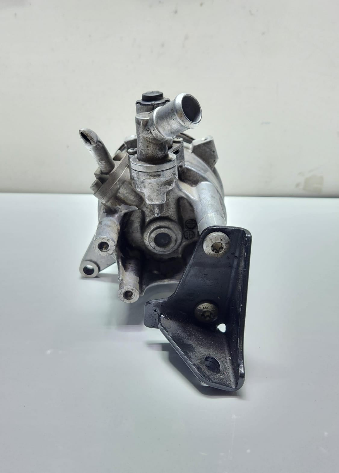 BMW  F10 Hydraulic Pump Dynamic Drive 6850590 6 Series OEM