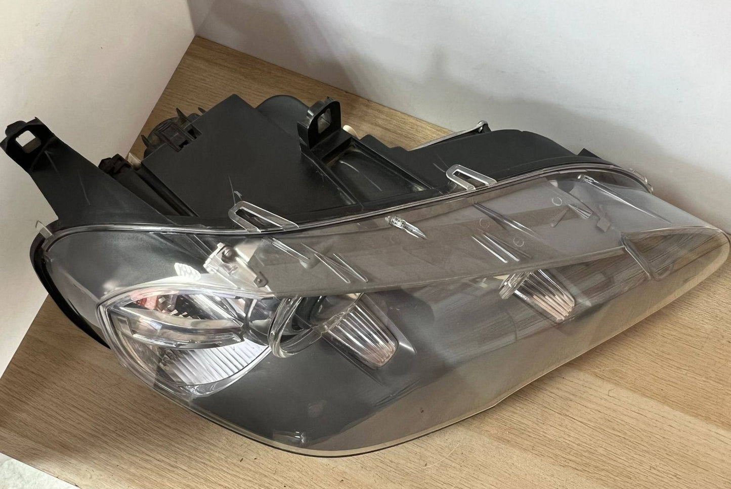 BMW X5 E70 HEADLIGHT XENON FRONT RIGHT DRIVER SIDE 7221894 2010