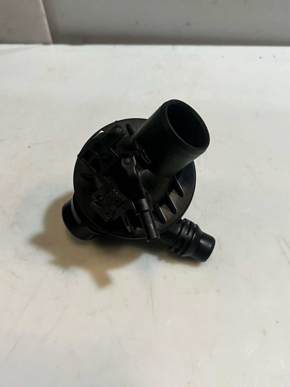 2011-2016 BMW X3 3 Series F30, 5 Series F10 Thermostat Housing 6601544 OEM