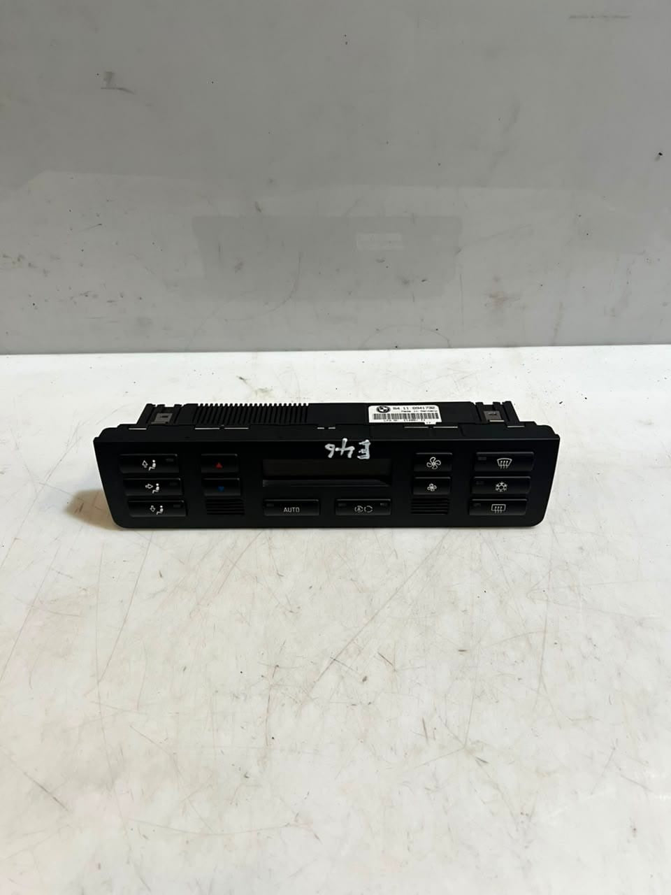 2001-2006 BMW 325i  E46 3 Series 325i, 328i, 330I Climate Control Unit 6941732