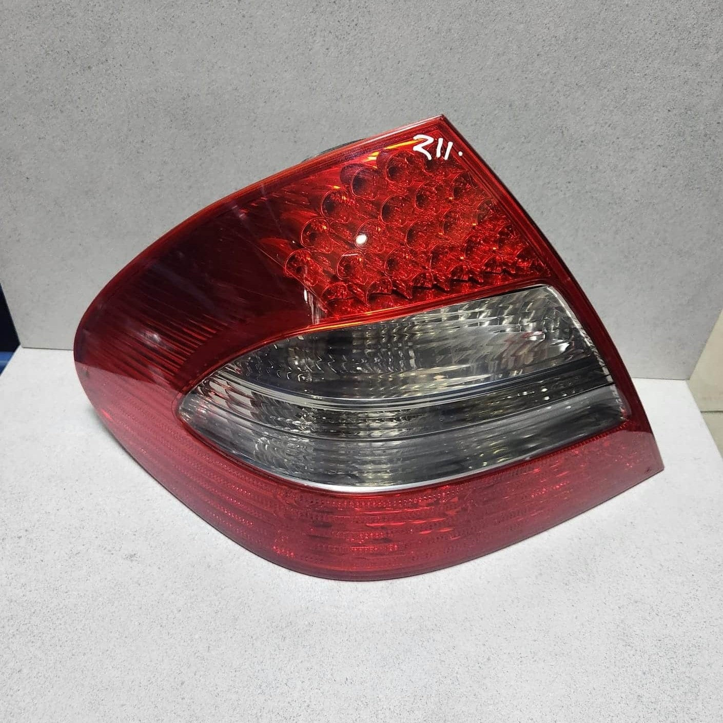 2007-2009 Mercedes-Benz E280 Tail Light Assembly A2118202564 W211 E-Class
