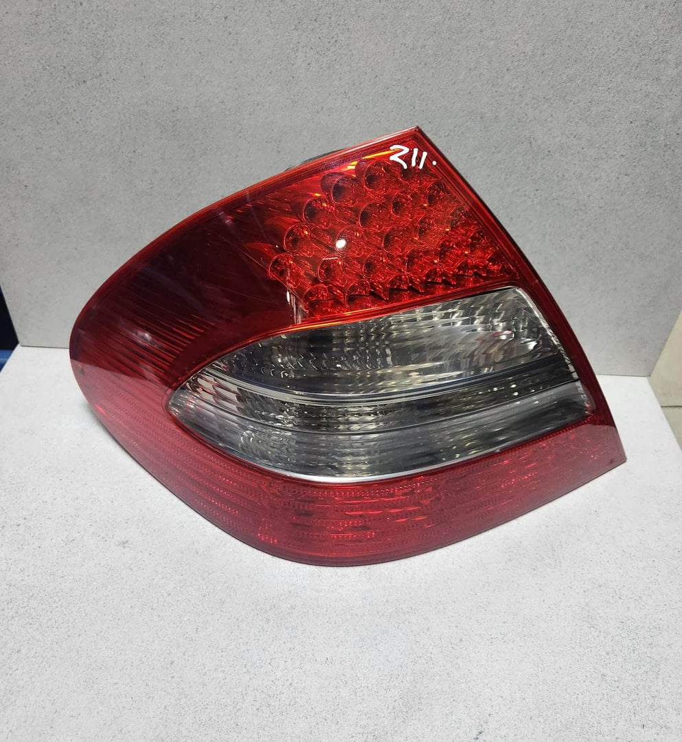 2007-2009 Mercedes-Benz E280 Tail Light Assembly A2118202564 W211 E-Class
