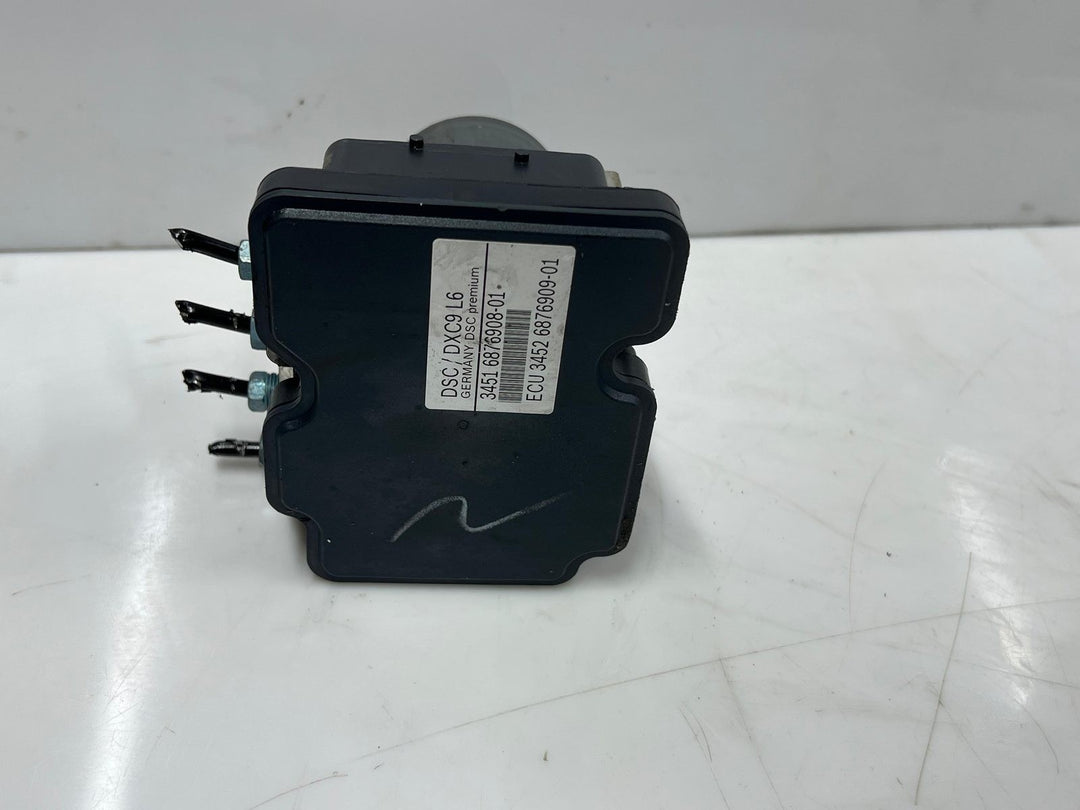 2016 BMW 528i 5 Series F10 and 6 Series F12 L6 DXC9 Abs Pump 6876908 OEM