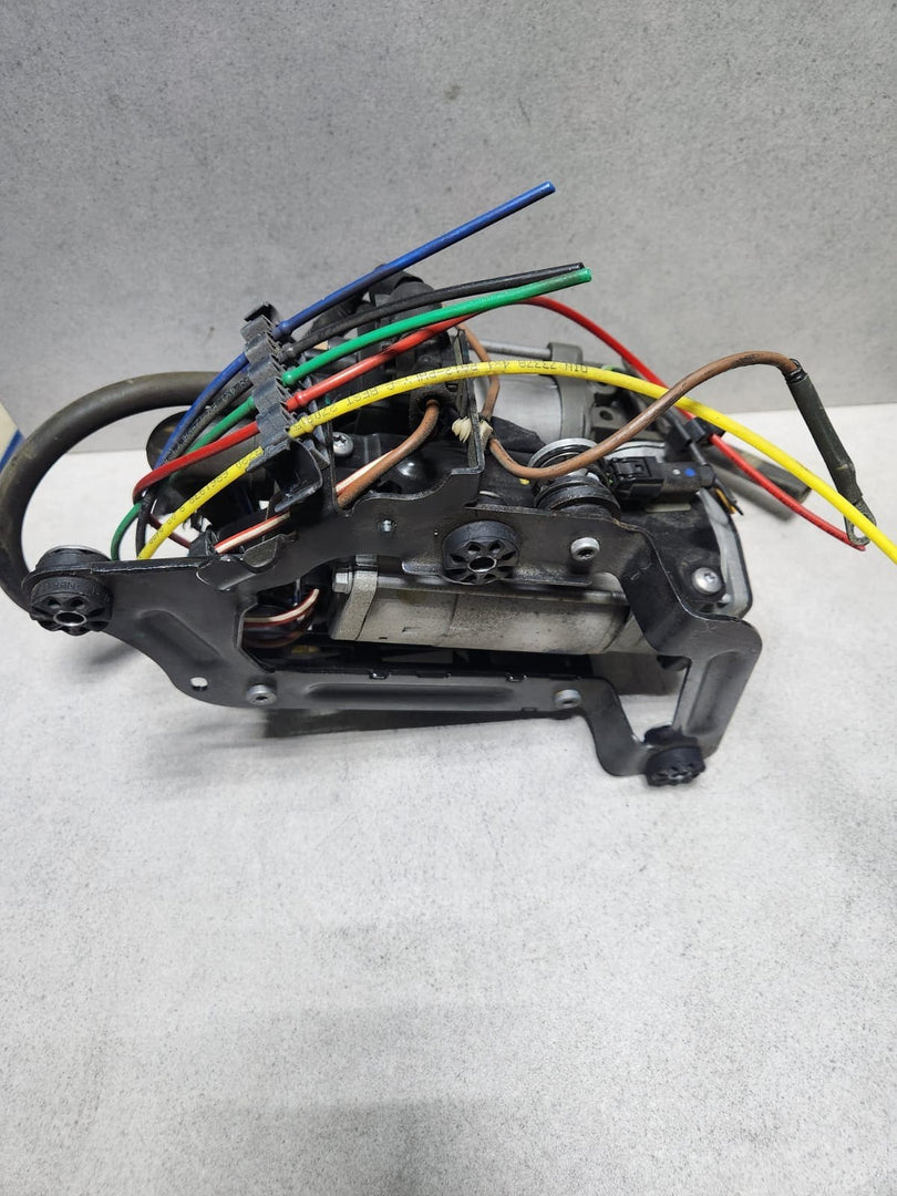 2015-2022 BMW 740i Air Suspension Compressor 6861882 7 Series G11 G12