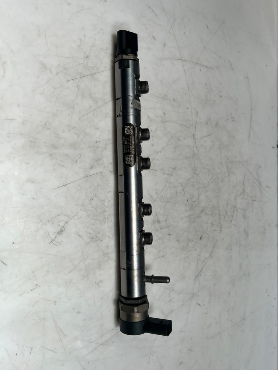 BMW 1' F10 F30 E90 E81 E87 N47 2.0L Fuel Injection Rail With Sensor 7809127 OEM