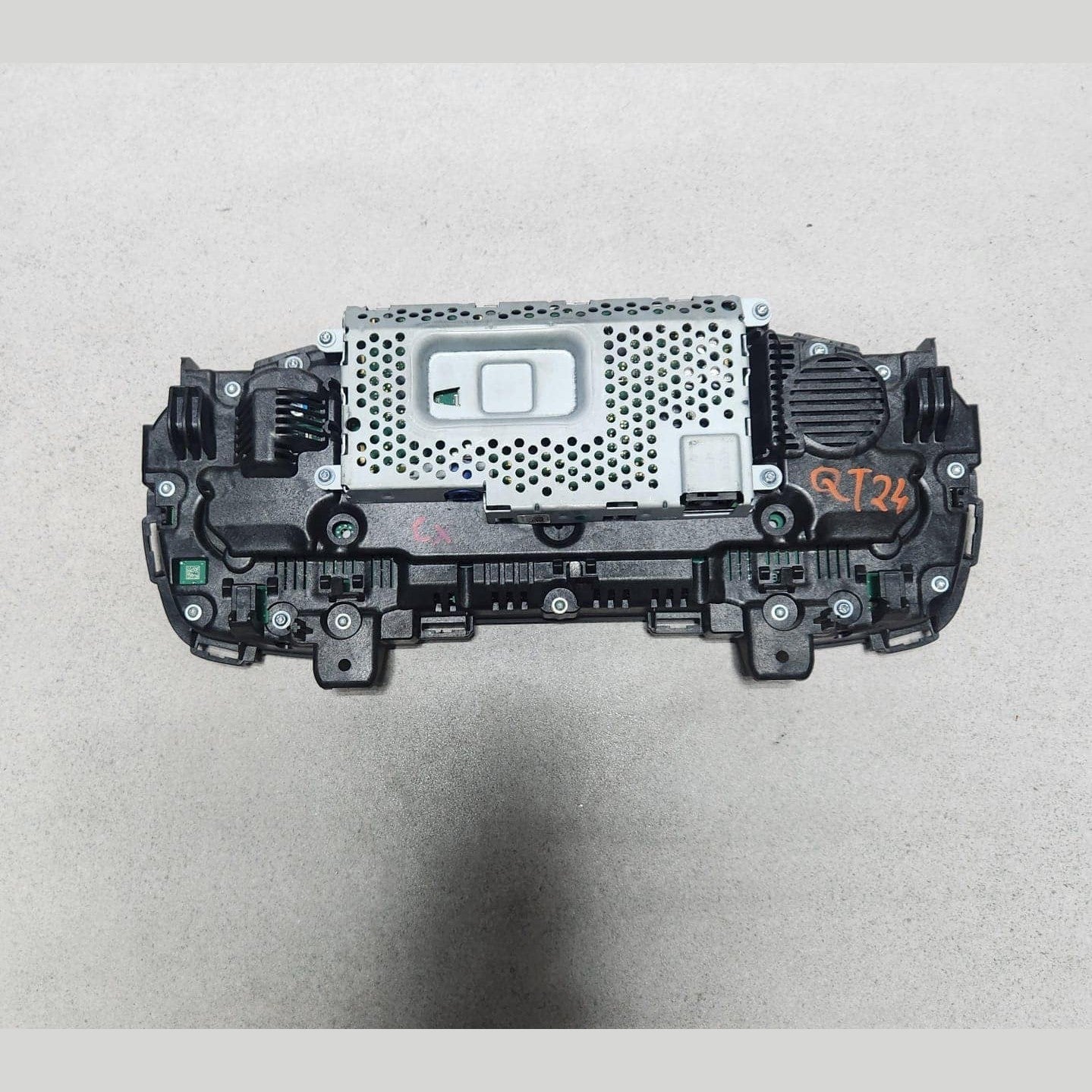 2017-2020 BMW 530i Instrument Cluster 9392558 G01 G12 G30 G32 G38 530E and 740E