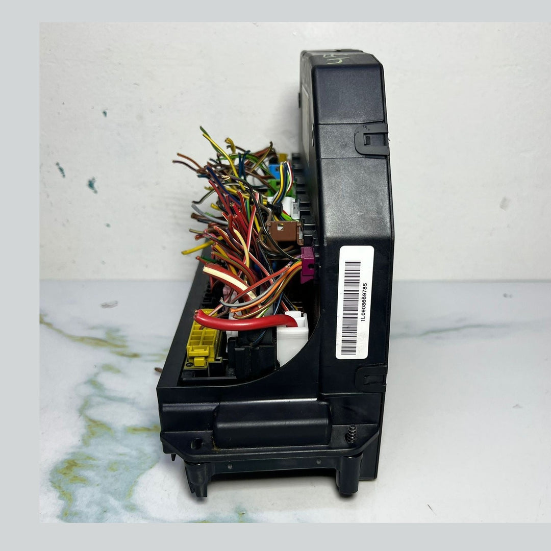 10-16 Mercedes-Benz W212 W204 Front SAM Module Relay Fuse Box A212 9004500 OEM