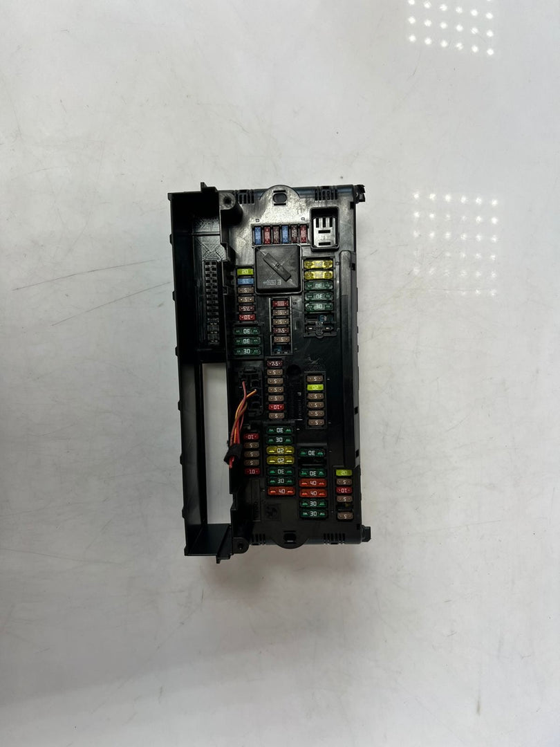 2011-2016 BMW 528i F10 F18 F07 F11 Front Power Distribution Fuse Box 9210861 OEM