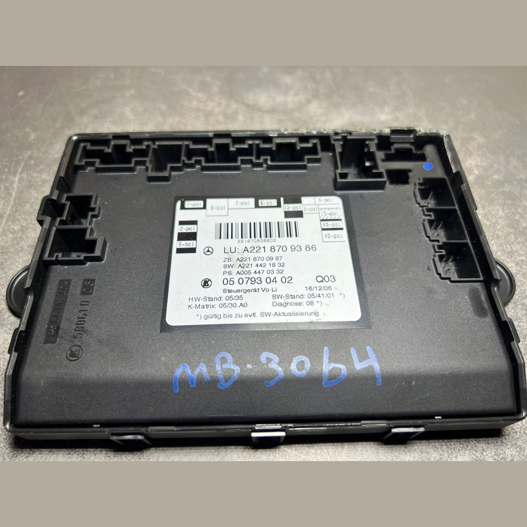 07-13 Mercedes W221 S-Class Front left Side Door Control Module A221 8709386 OEM