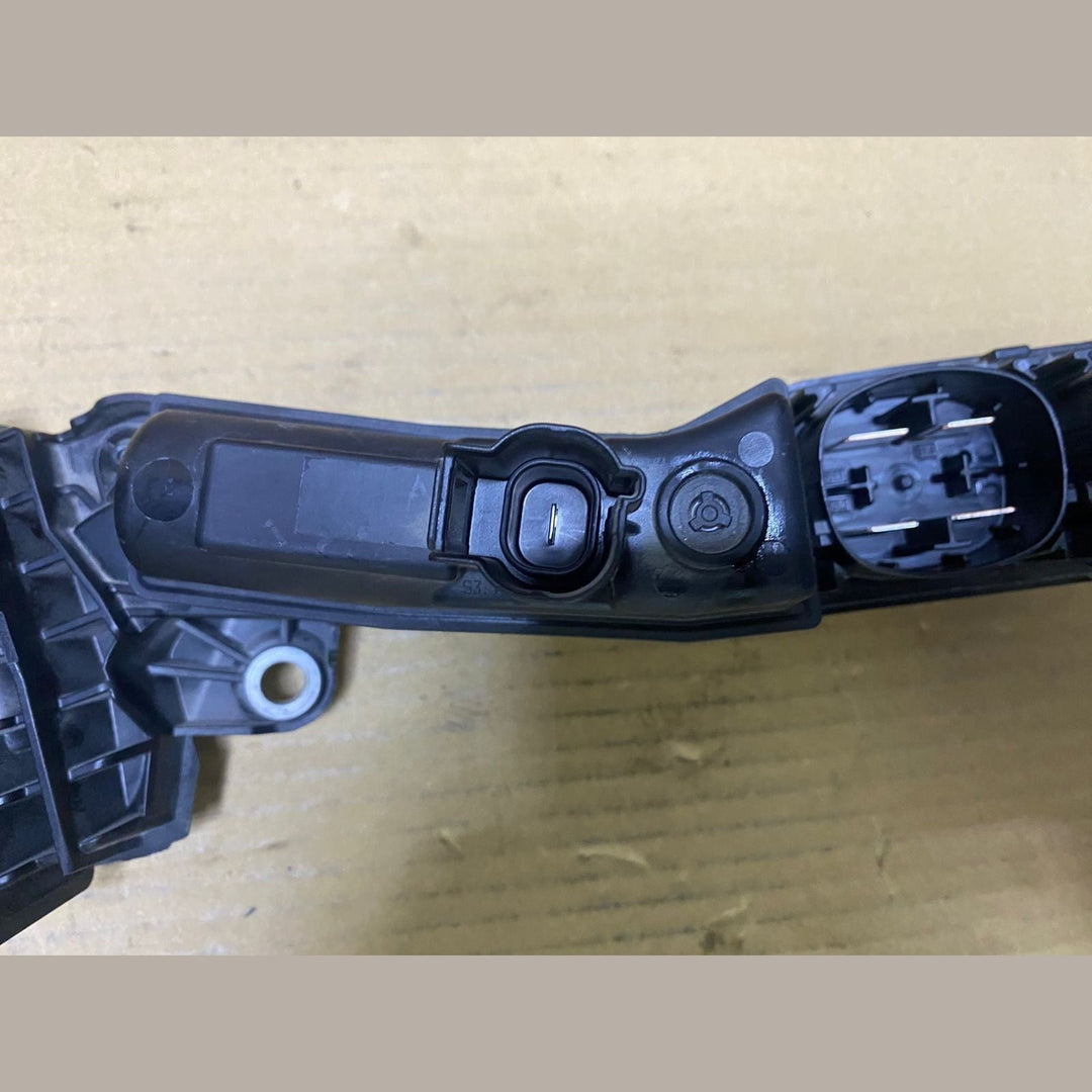 BMW Battery Terminal Voltage Splitter 9339825 G30, G31, G32, G11, G12, G01, G02 