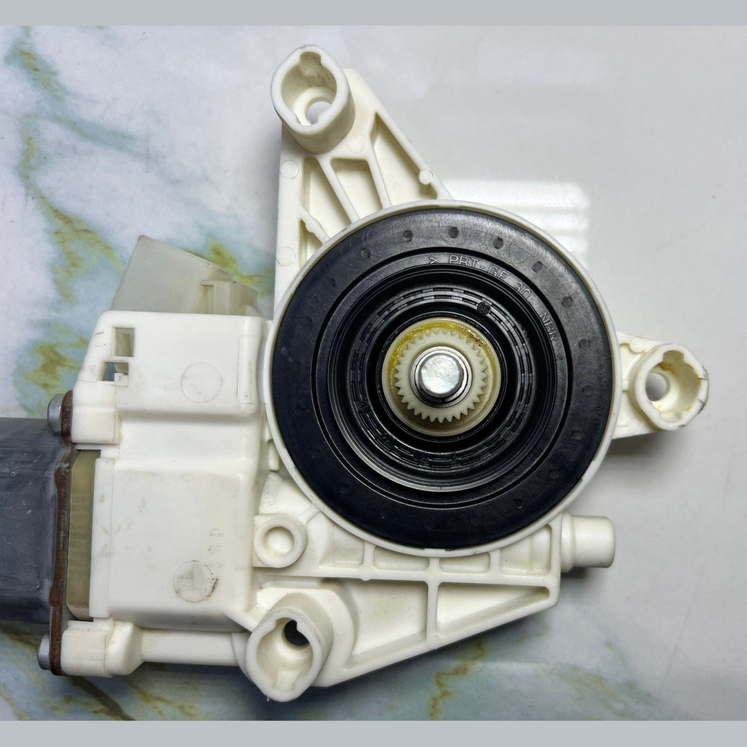 13-18 Mercedes-Benz W246 B-Class CLA Window Motor Front Right Side A246 9065200