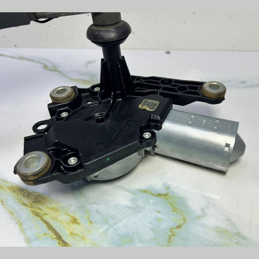 Mercedes-Benz Rear Wiper Motor A2469061701 B-Class W246 W242 B180 CDI