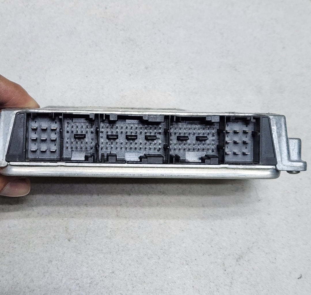 1998-1999 BMW 318i Engine Control Unit 7508292 3 Series E46 318i