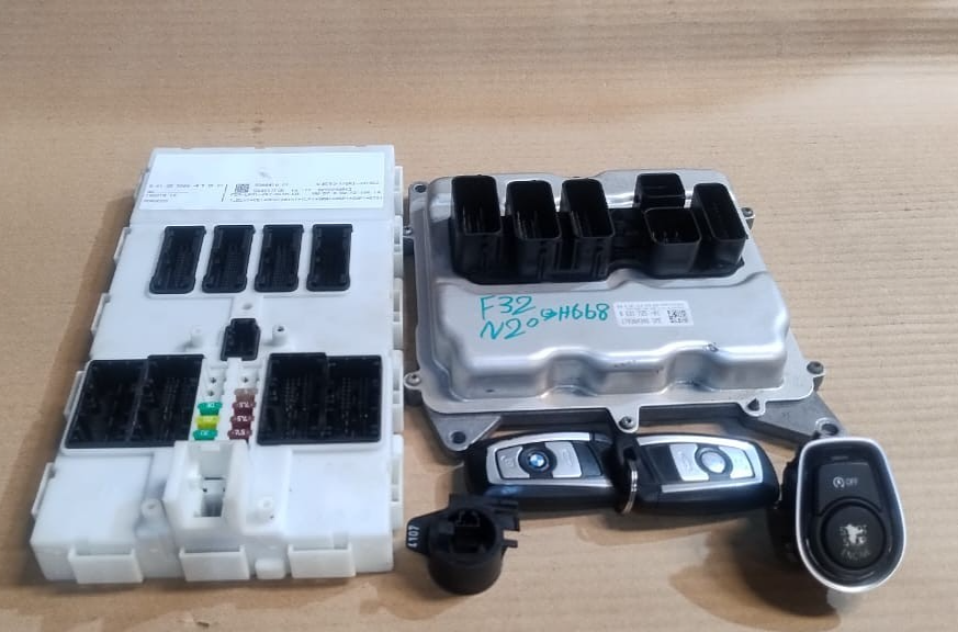 BMW F30 320i F32  F32 120i 320i N20 ENGINE CONTROL Unit ECU SET DME - 8631725