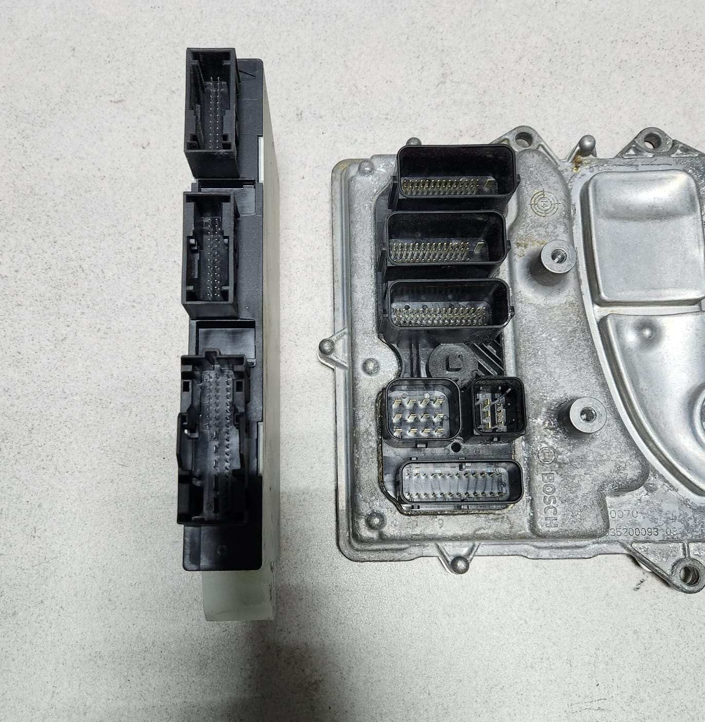 2015 BMW ActiveHybrid 7 Engine Control Module 8641404 F01 F02 F10 F30 ECU SET