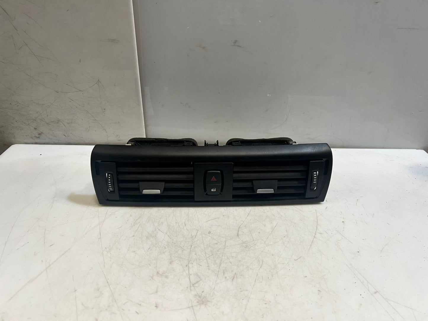 BMW 1 2 Series F20 F21 F22 F23 F2X Dashboard Center Air Vent 9205357 OEM