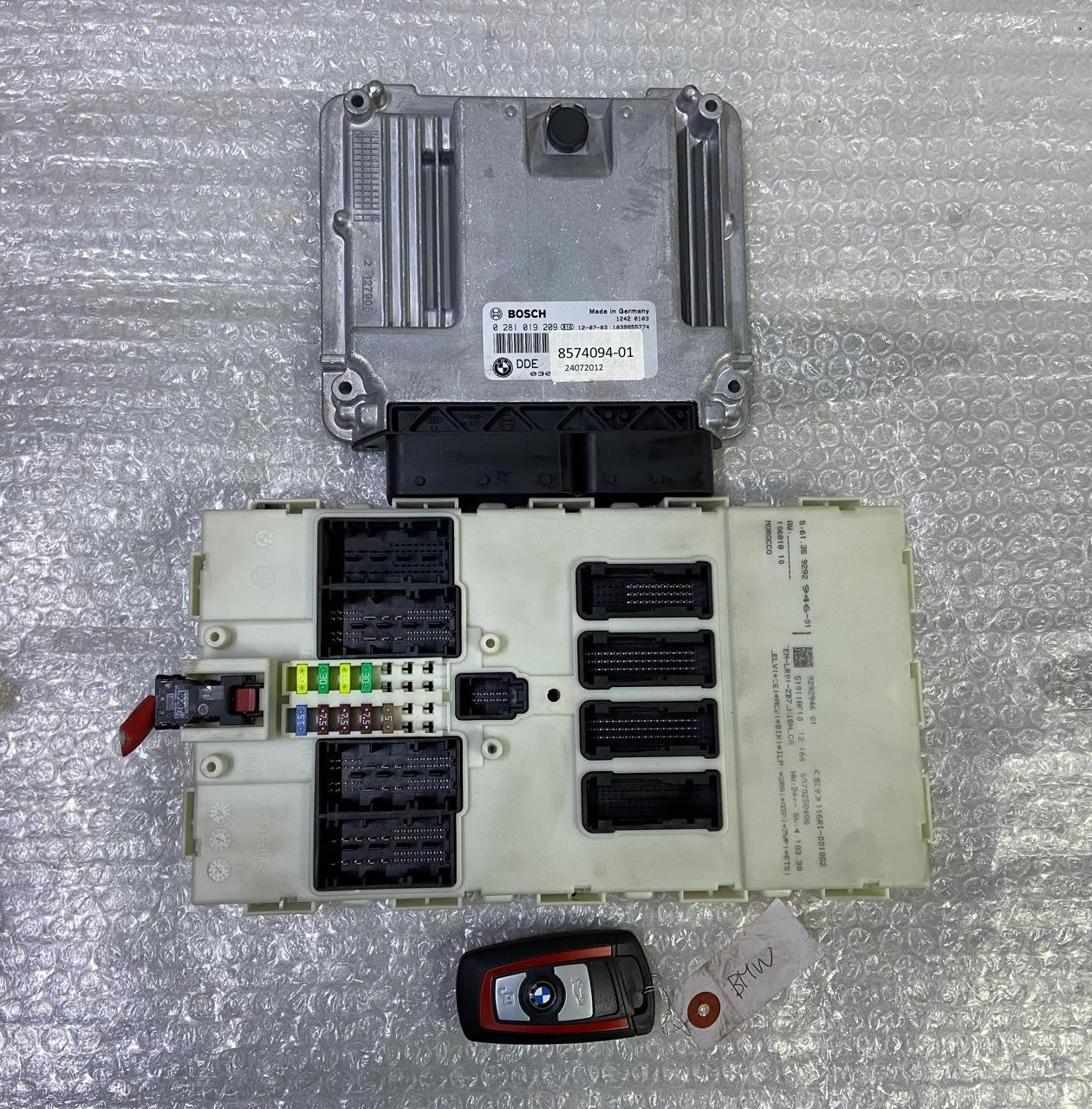 OEM BMW F20 F30 N47 ENGINE CONTROL UNIT DDE ECU SET 8574094 BOSCH