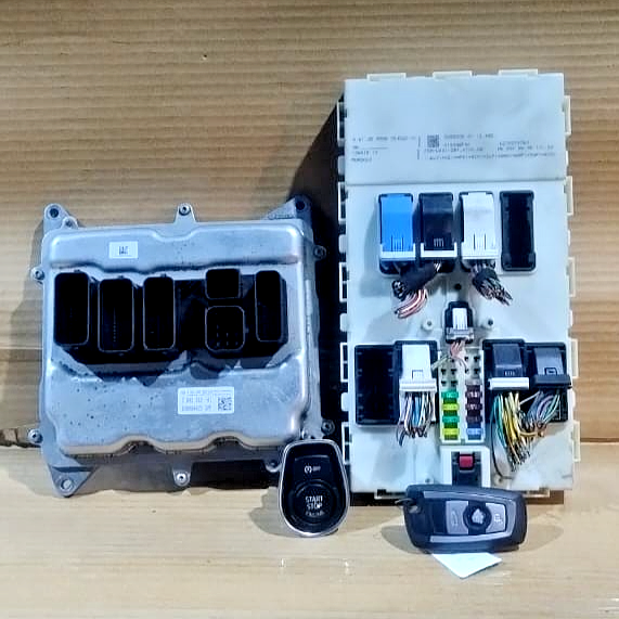 BMW F30 F10 F11 F25 N20 ENGINE CONTROL UNIT SET  DME BOSCH WITH KEY  -7643312