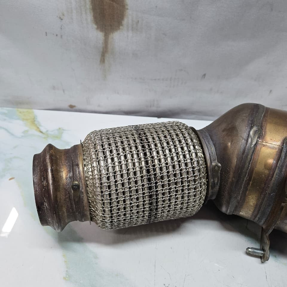 2018 BMW 330i G21, G22, G30 xDrive Catalytic Converter 8482813