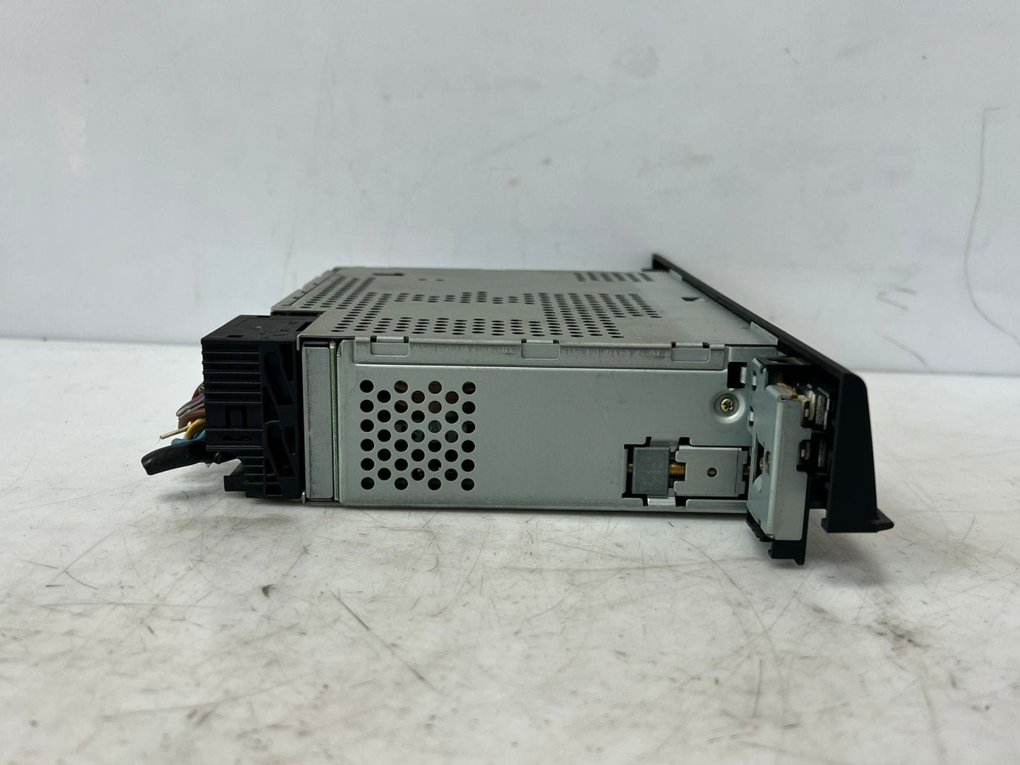 BMW C33 OCEANIA 12V DC NEGATIVE GND Business Radio 8362349 OEM