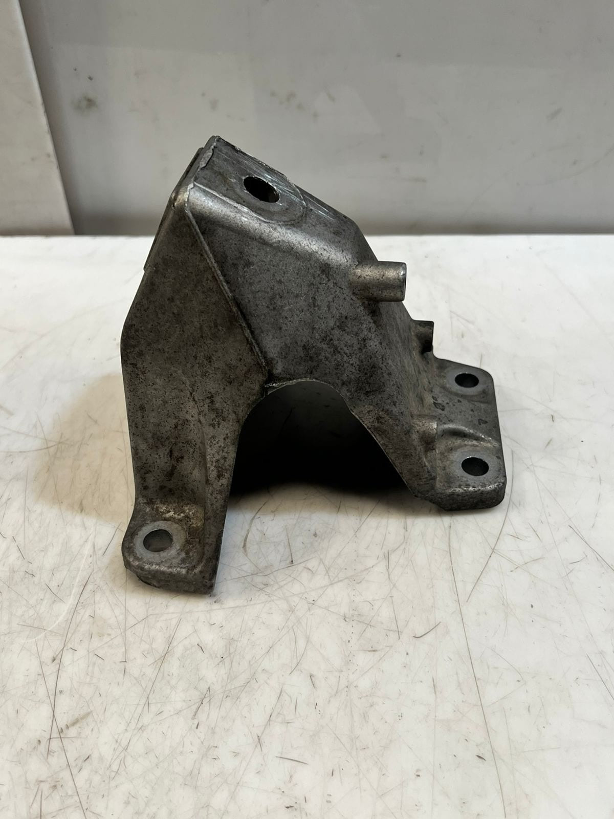 BMW 5 Series F10 F11 525d xDrive Engine Mounting Bracket Right Aluminium 6793004