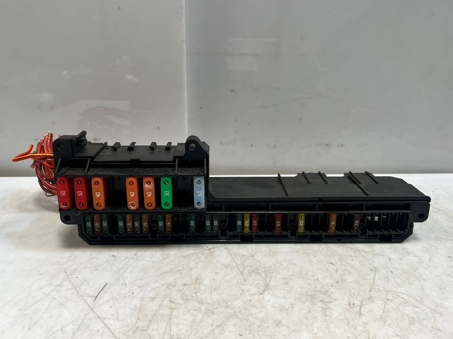 2004-2010 BMW 525i 5 Series E60 E61 528i Power Distribution Fuse Box 6957330 OEM