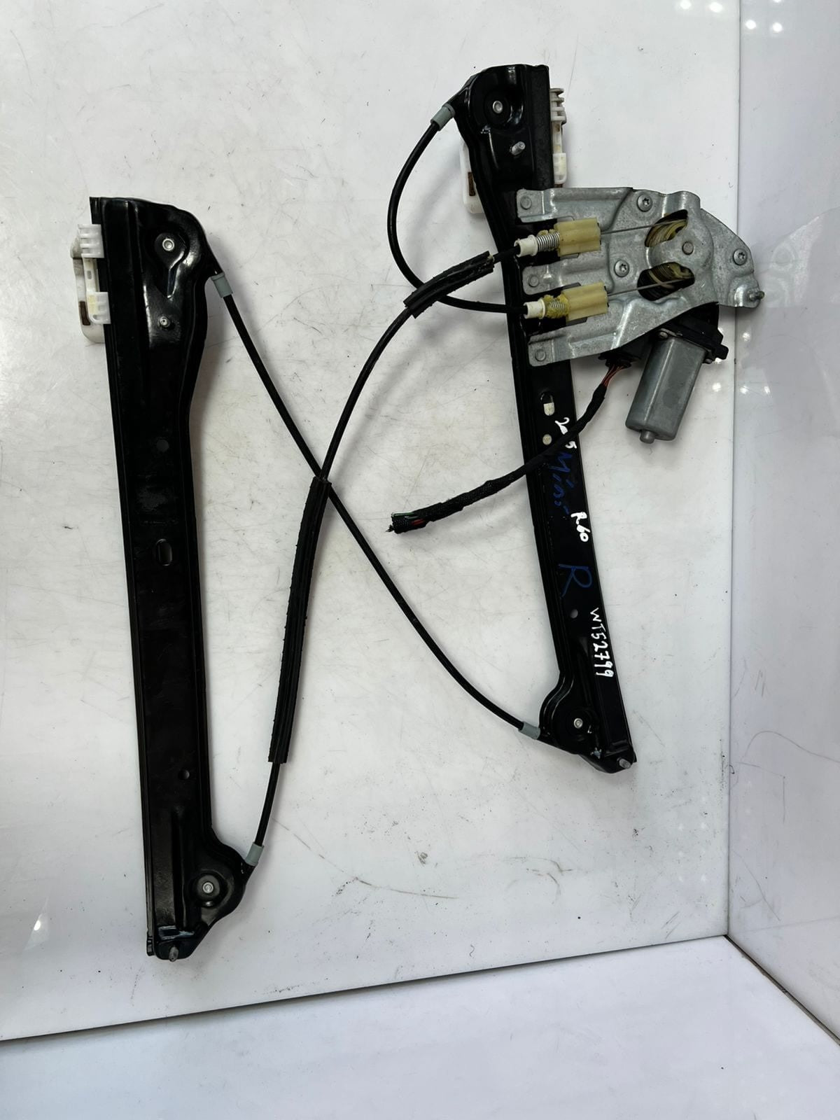 2011-2016 Mini Cooper Countryman Front Right Window Regulator With Motor 9800566