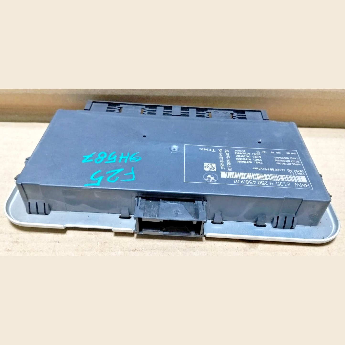 BMW X3 F25 FRM3 2011 Footwell Light Body Control Module 9250458