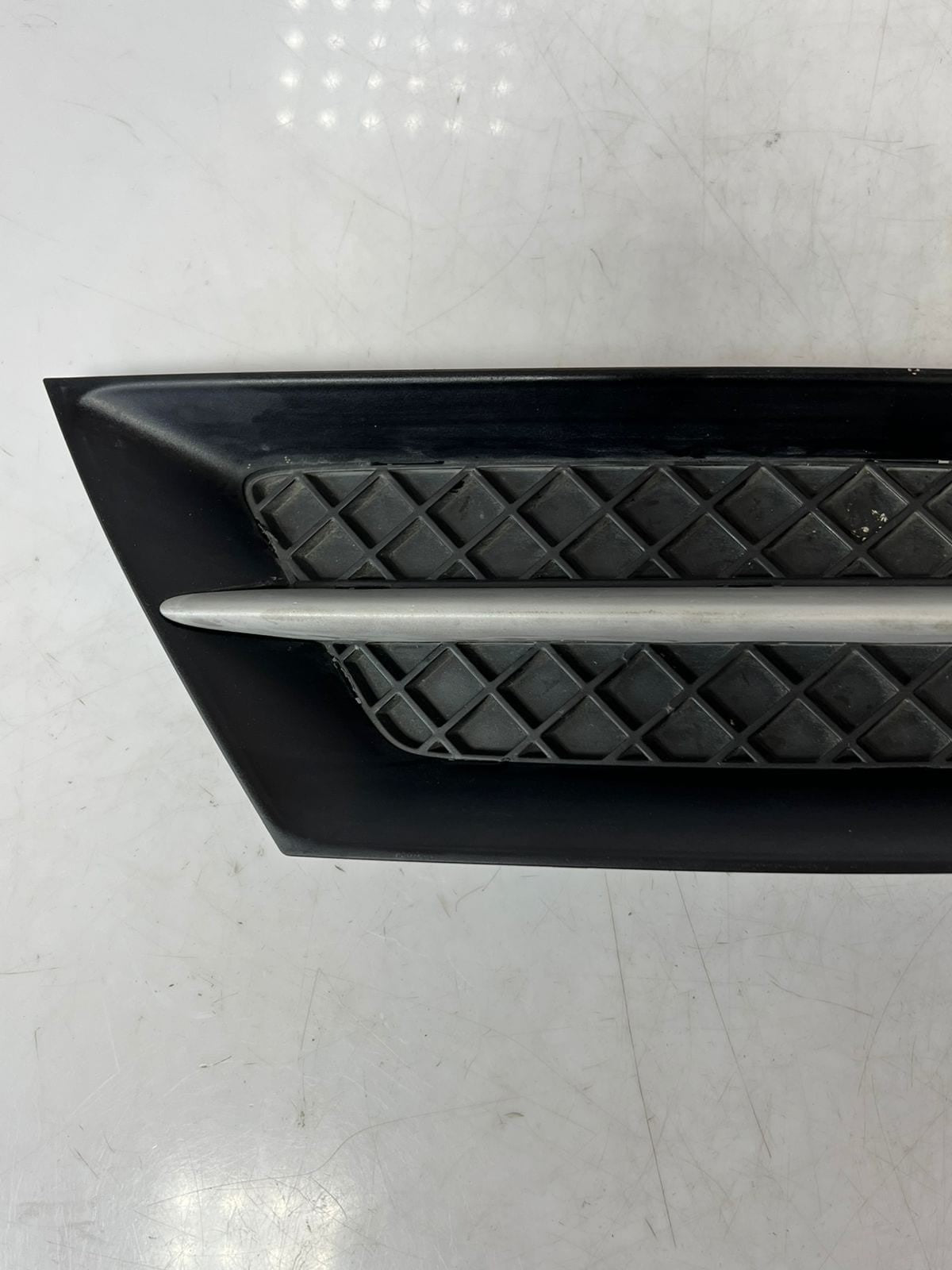 2009-2016 BMW Z4 E89 FRONT RIGHT SIDE Bumper Grille Trim Cover Panel 7203800 OEM