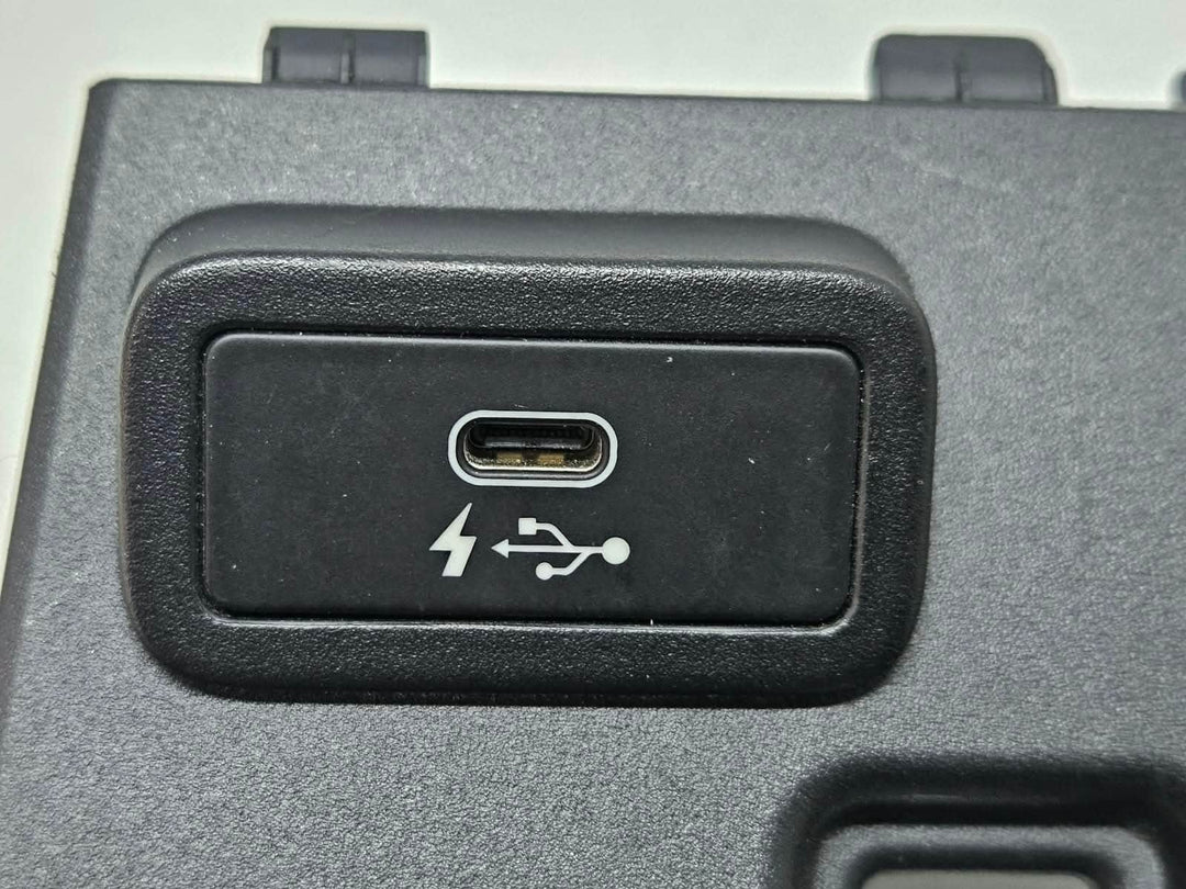 6807232-2019-2024 BMW 330i G26 C Type USB Port With Trim OEM