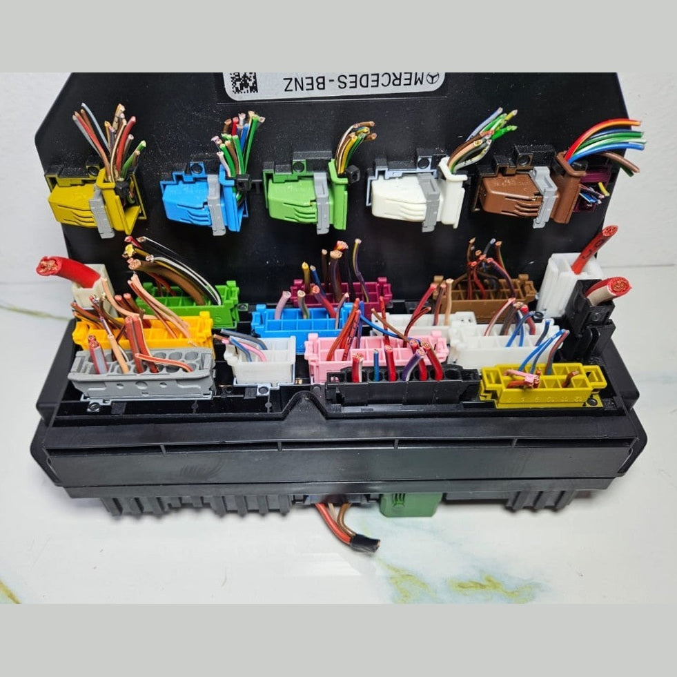 10-16 Mercedes-Benz W212 W204 Front SAM Module Relay Fuse Box A212 9006824 OEM