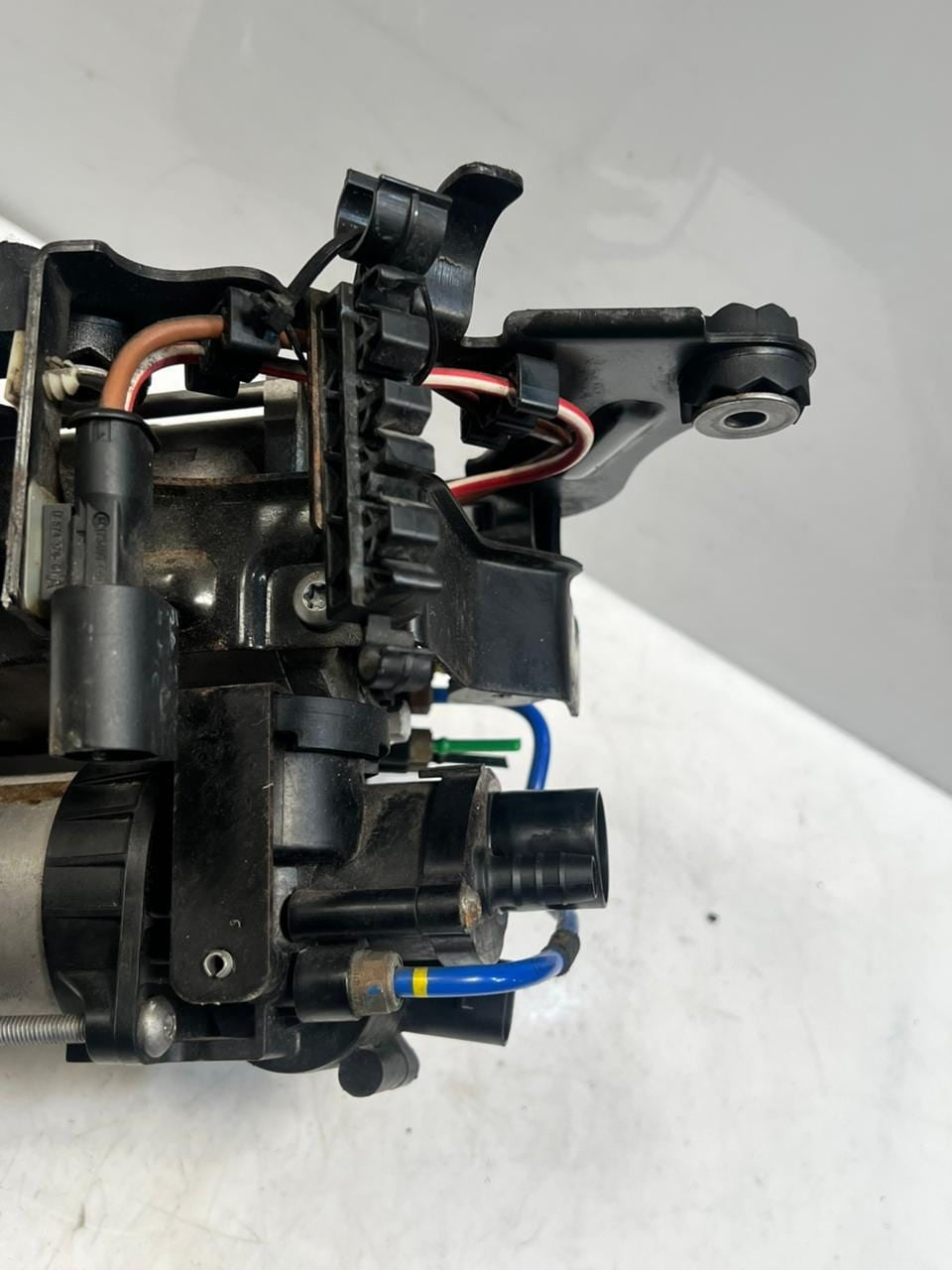 2015-2020 BMW 740i 7 Series G11 G12 Air Suspension Compressor Pump 443021002 OEM